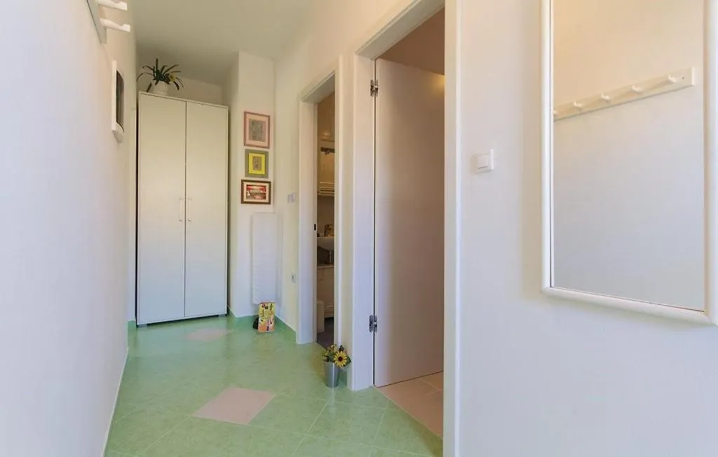 Garden Apartment With Terrace And Grill Pula 0*,  Croácia