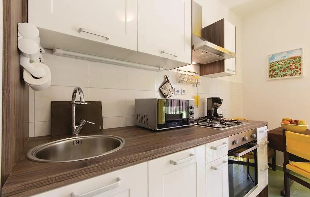 Garden Apartment With Terrace And Grill Pula Croácia