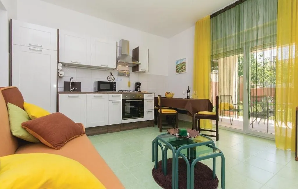 Garden Apartment With Terrace And Grill Pula