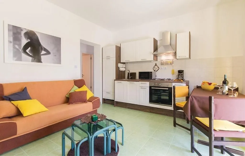 Garden Apartment With Terrace And Grill Pula Croácia