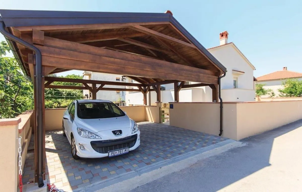 Garden Apartment With Terrace And Grill Pula 0*,