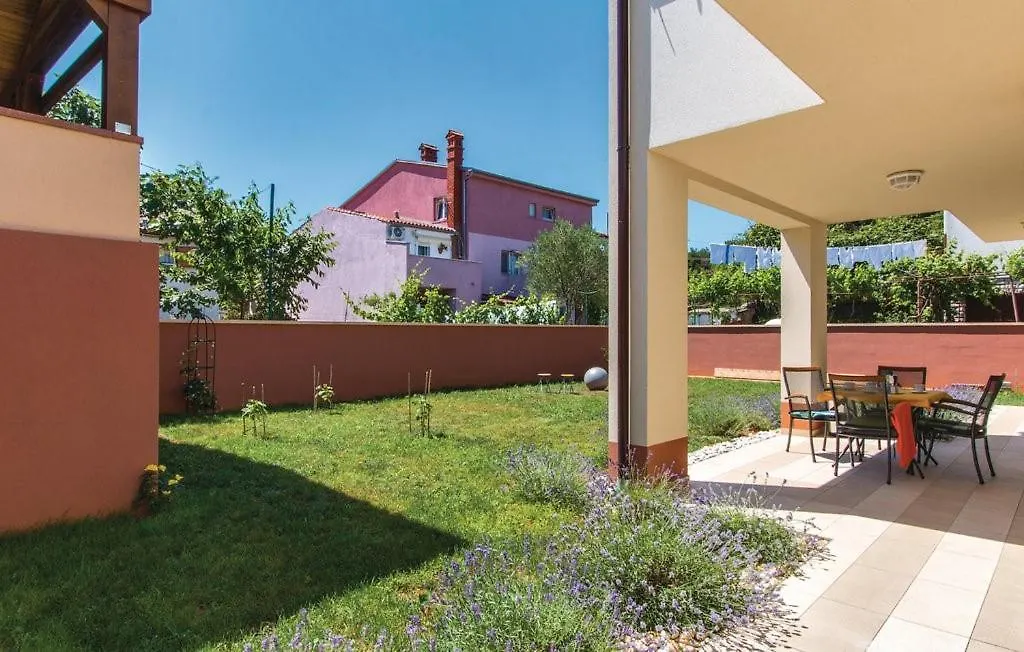 Garden Apartment With Terrace And Grill Pula